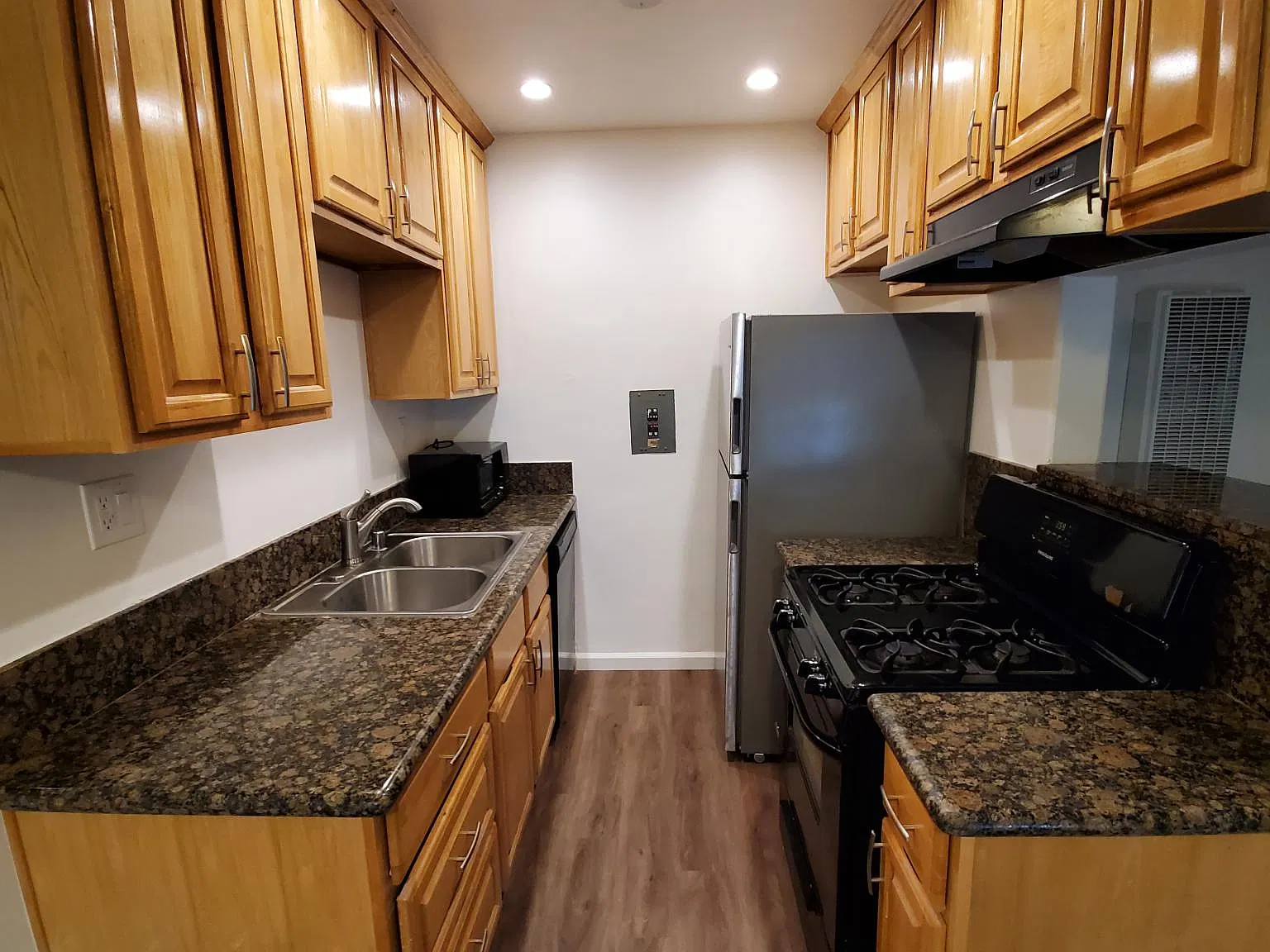 12535 Pacific Ave — Photo 3