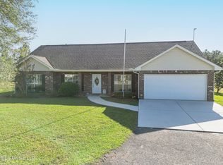 21000 Country Ln, Kiln, MS 39556