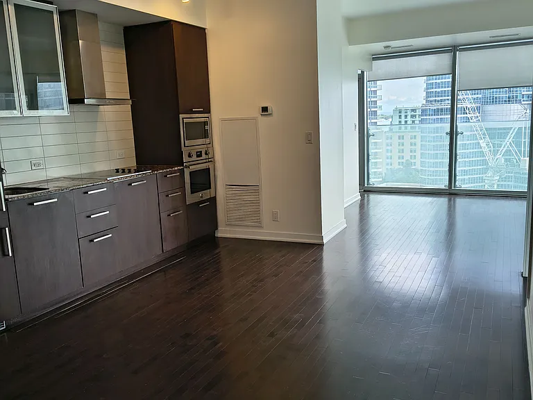 12 York St #1104 — Photo 8