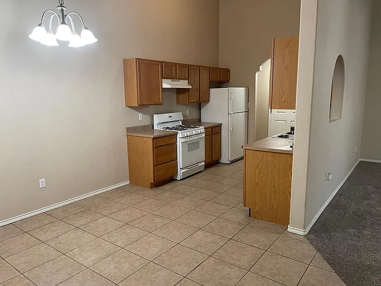 1515 Bradley Ct — Photo 5