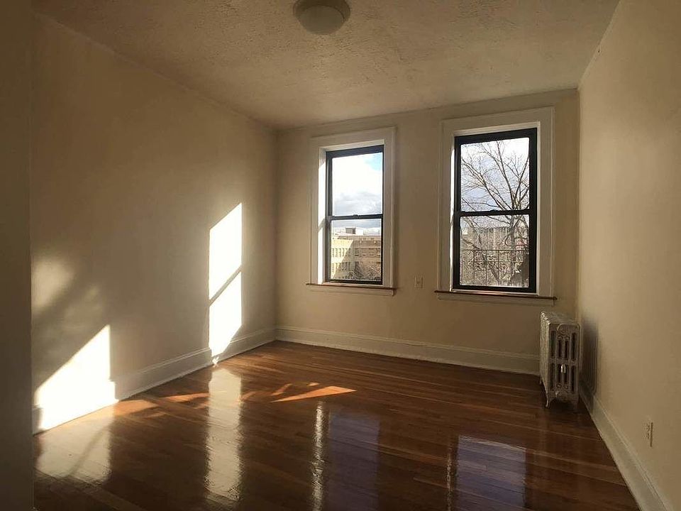 1st image of 2154 Crescent St APT D5