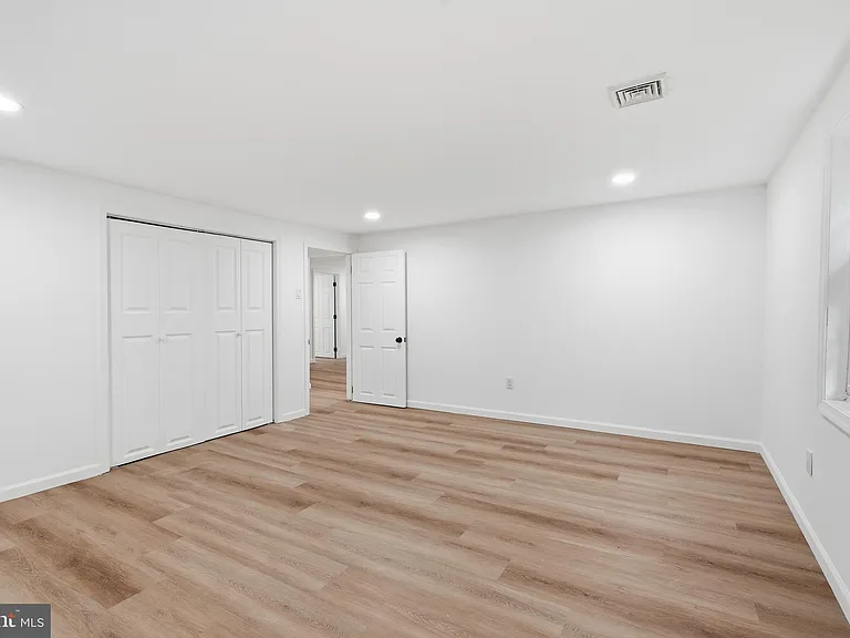 227 W Ferry Rd — Photo 23