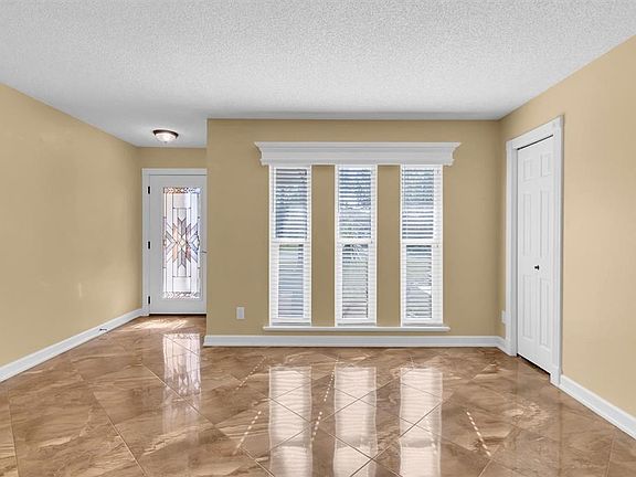 4th image of 5043 Larch Ln