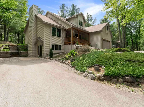 4340 Hampshire Dr, Williamsburg, MI 49690