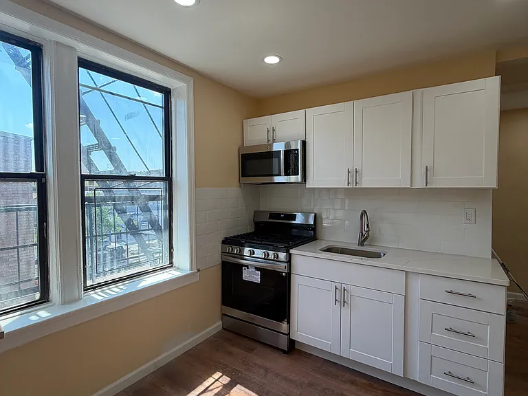 315 56th St #D1 — Photo 3