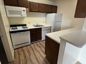 Hilltop House Apartments