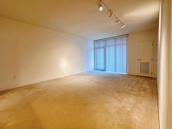 5th image of 175 W Saint James St Unit 404