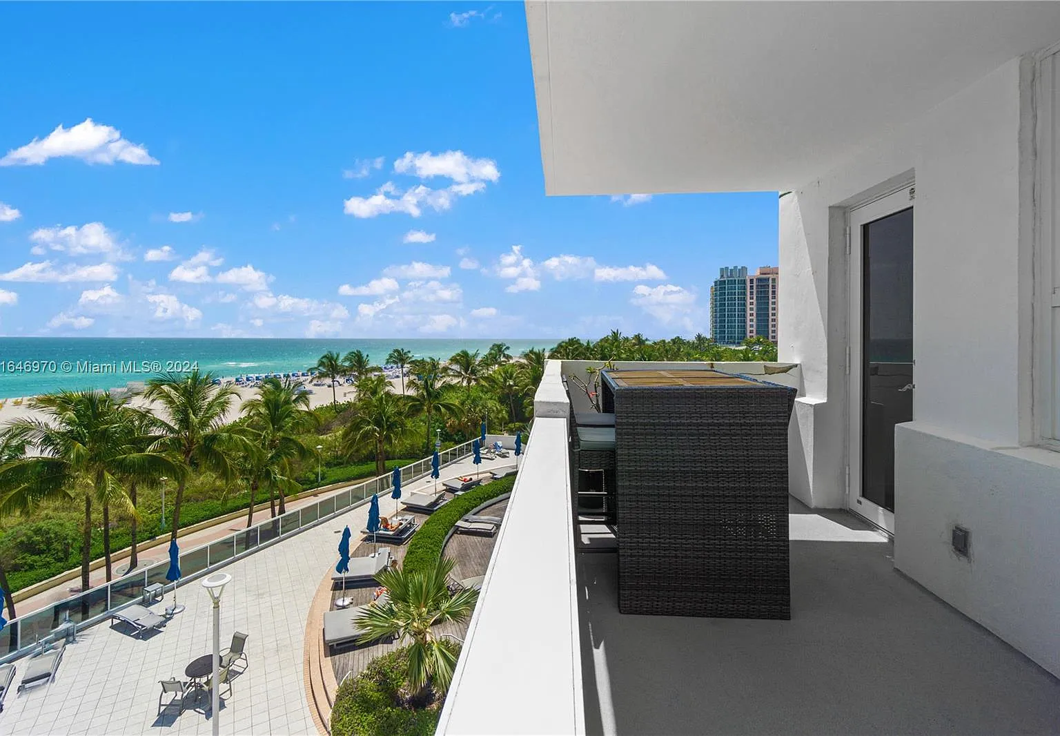 The Decoplage Condo — Photo 1
