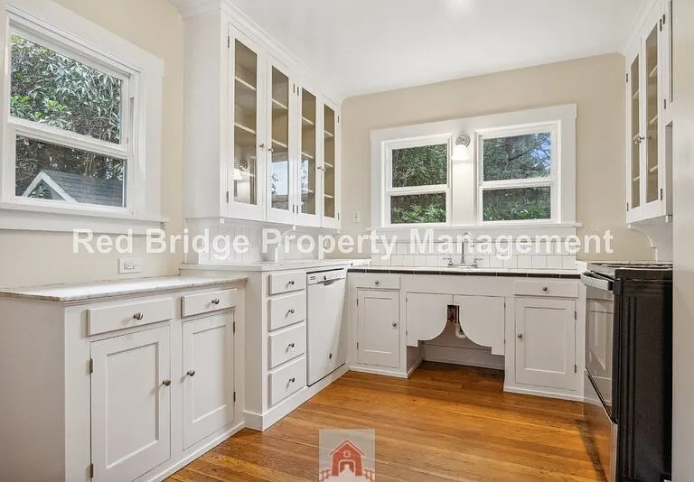 2619 NE Flanders St — Photo 13