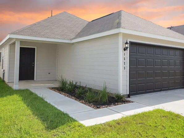 1323 Sue Peak Dr, Conroe, TX 77301