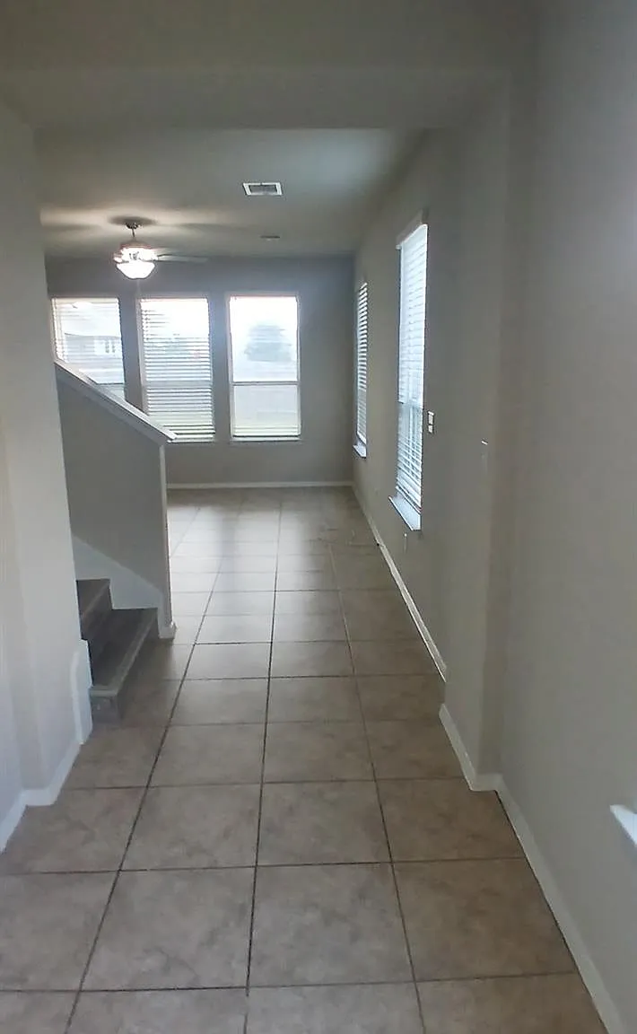 3 bed, 2.5 bath, 1782 sqft, $1,850 — Photo 3