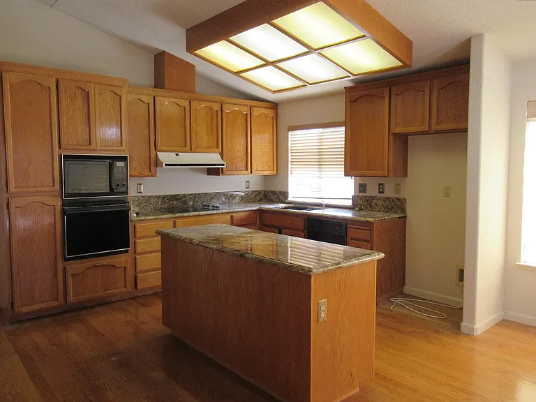 4502 Phyllis Ct — Photo 6