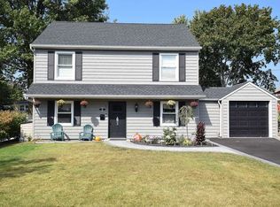 45 12th St, Carle Place, NY 11514