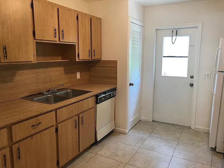 2 bed, 900 sqft, $2,000 — Photo 2