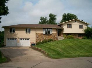 3821 Rochdale Cir, Grand Island, NE 68803