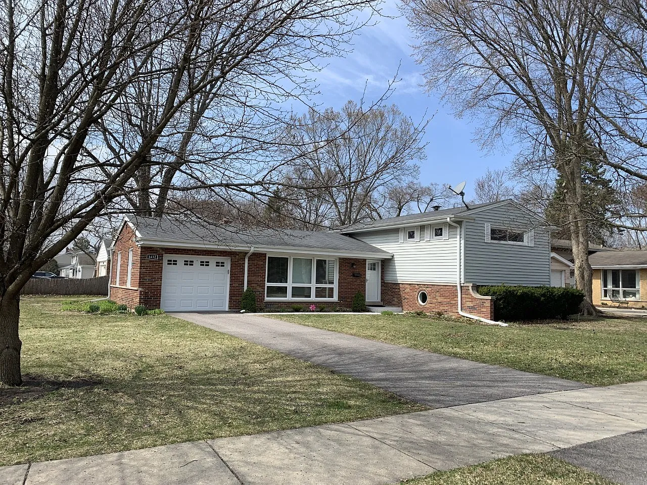 1432 Wescott Rd photo 1