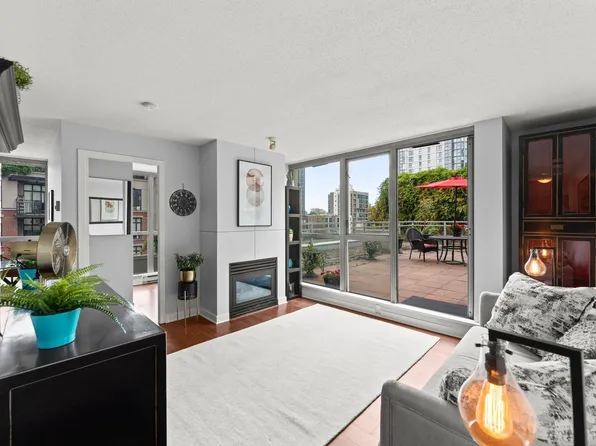 1238 Richards St, Vancouver, BC V6B 6M6