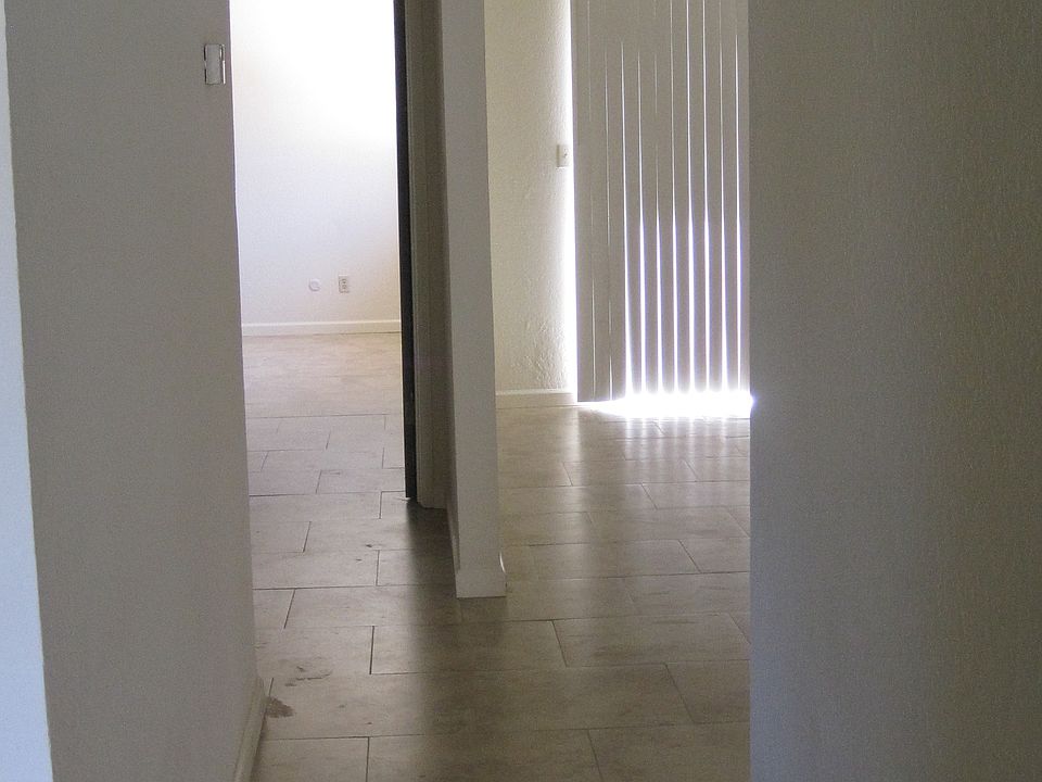 1st image of 1904 Comstock Dr