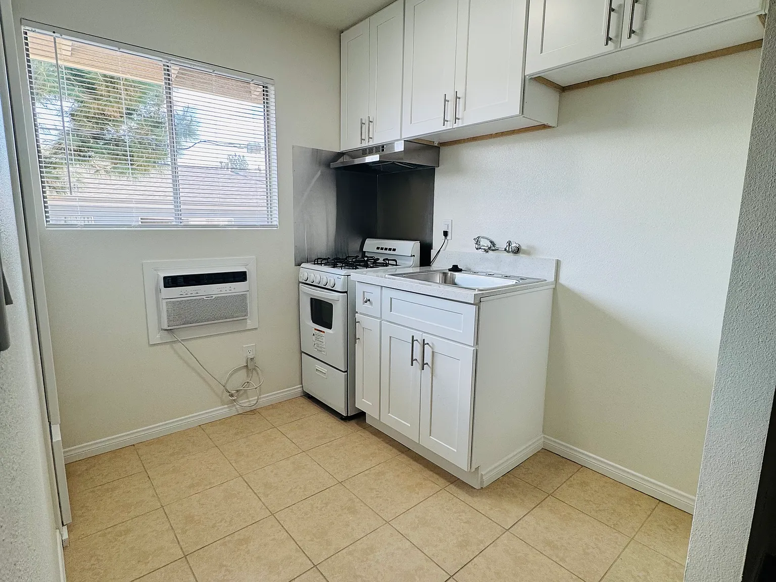 4146 Melrose St — Photo 3