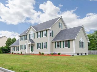 2 Winsor Ct, Lincoln, RI 02865