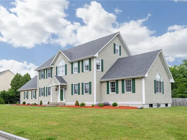 2 Winsor Ct, Lincoln, RI 02865