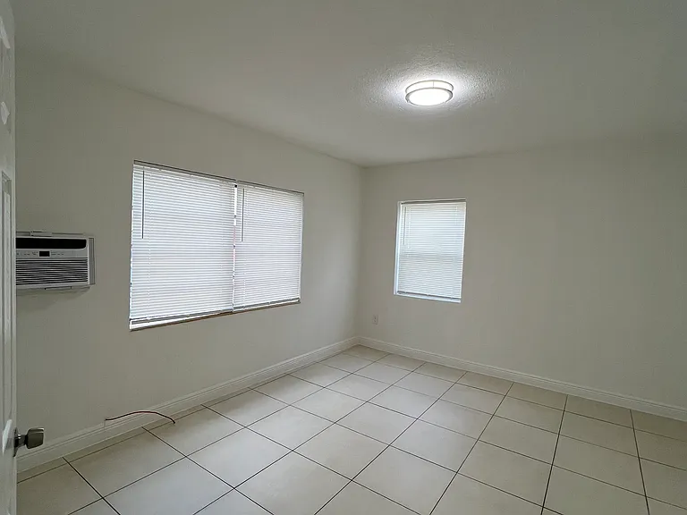 2120 SW 1st St — Photo 1