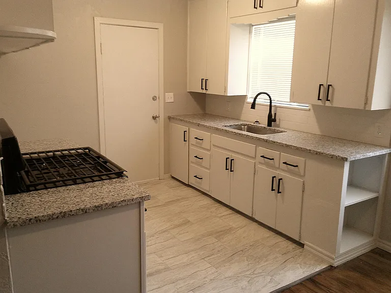 4016 N Sterling Ave — Photo 3