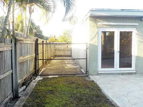 Side driveway