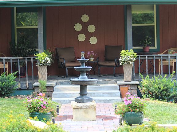 Front walkway/fountain