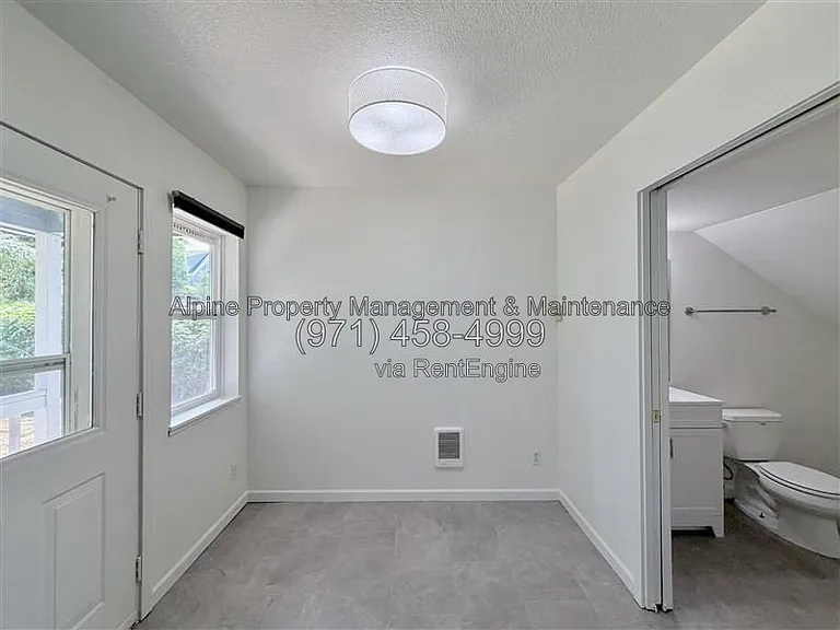 5238 NE 14th Pl — Photo 9