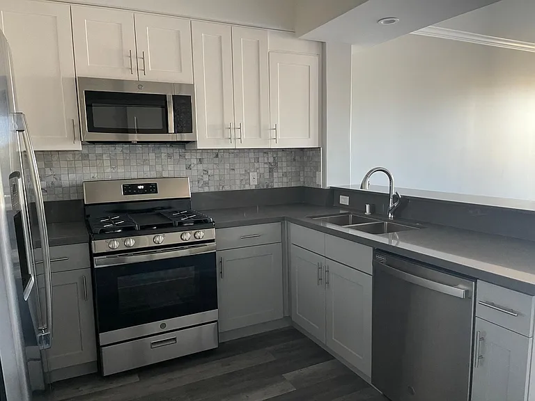 11280 Peach Grove St #303 — Photo 4