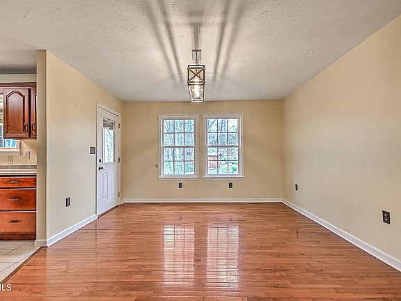 5th image of 175 Amberwood Dr