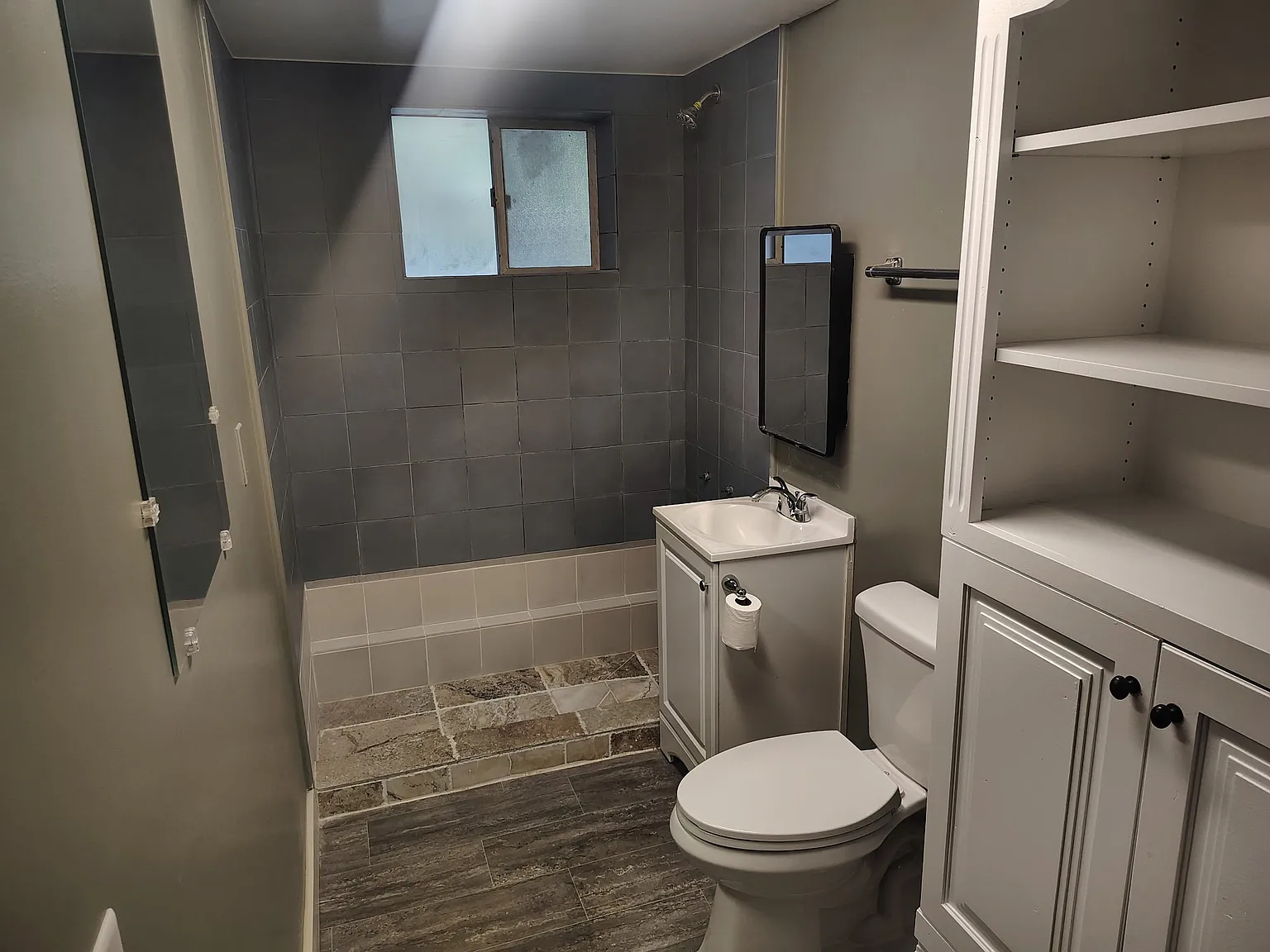 2 bed, 900 sqft, $1,650 — Photo 2