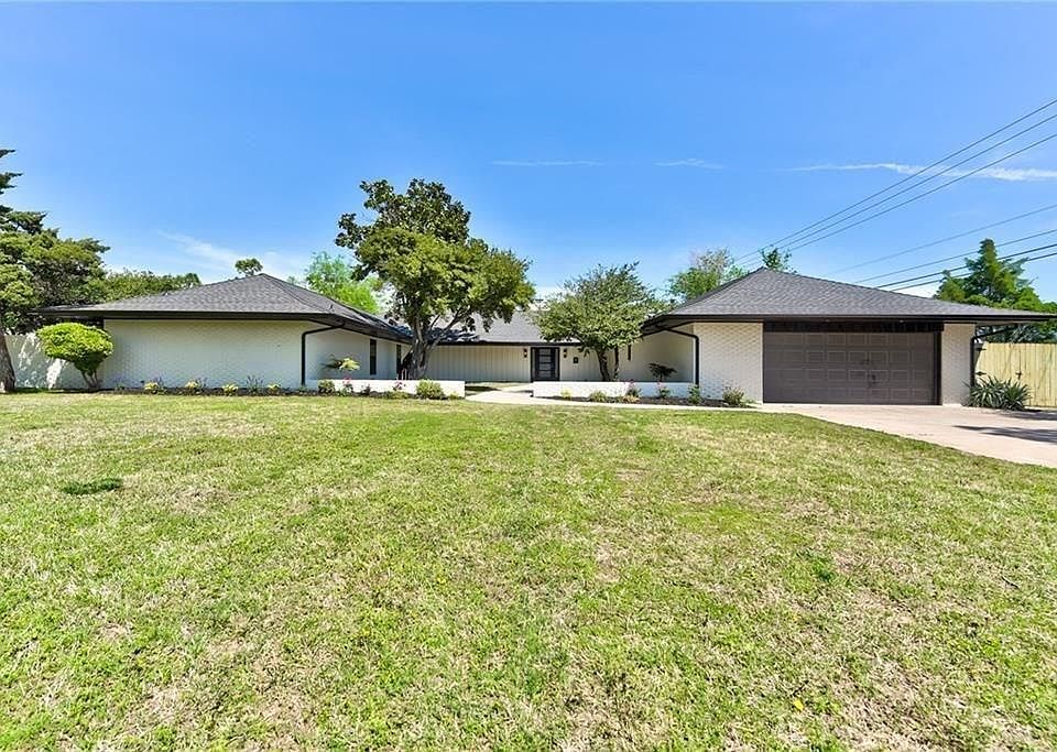 1st image of 2901 Regency Ct