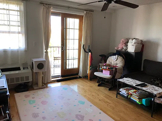 Rented by Metropolis International Realty Inc. | media 28