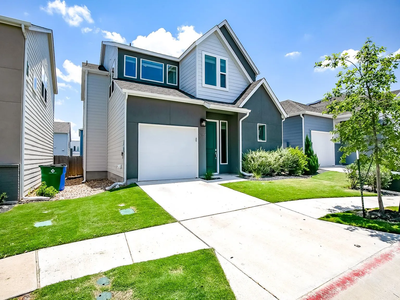 3 bed, 2.5 bath, 2073 sqft, $2,400 — Photo 2
