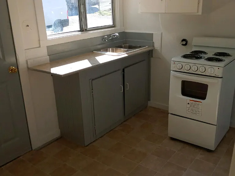 1305 E 1st St #9 — Photo 8