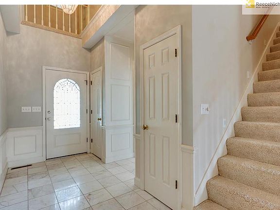 3rd image of 609 NE Plumbrook Pl