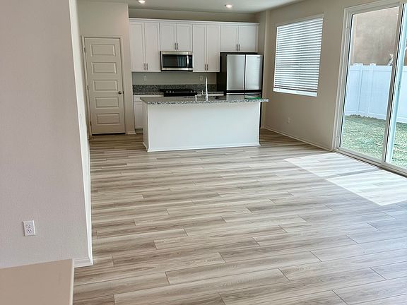 3rd image of 40372 Melrose Dr