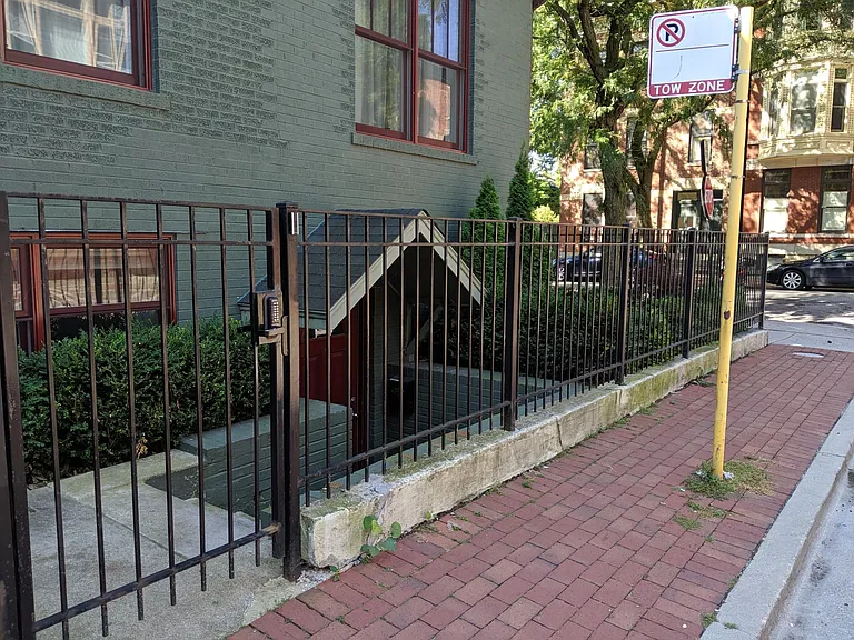 245 W Willow St — Photo 1