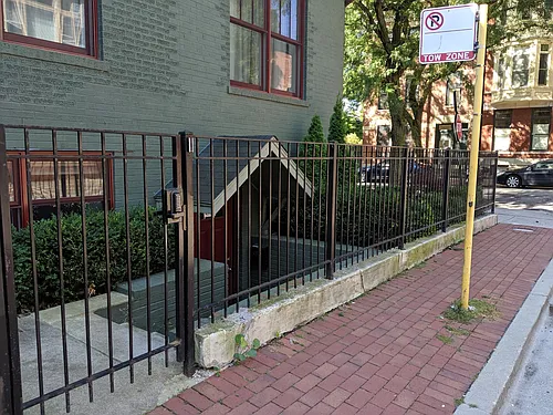245 W Willow St Photo 1