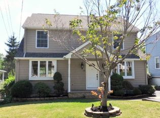 138 Burr Pl, Hasbrouck Heights, NJ 07604