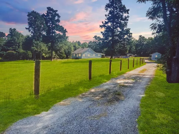 1406 Lake Dr, Williston, SC 29853