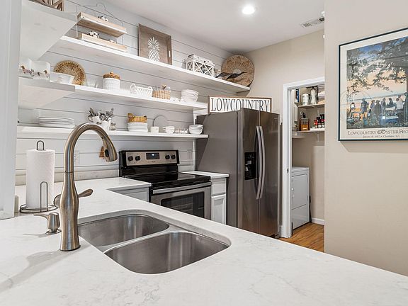 5th image of 1600 Long Grove Dr Unit 1014