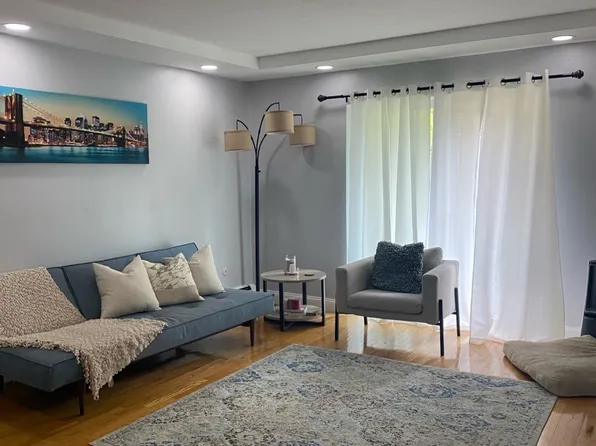 20 Westgate Rd #3A, Newton Center, MA 02459