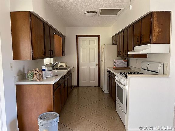3rd image of 2504 Crestwood Ave