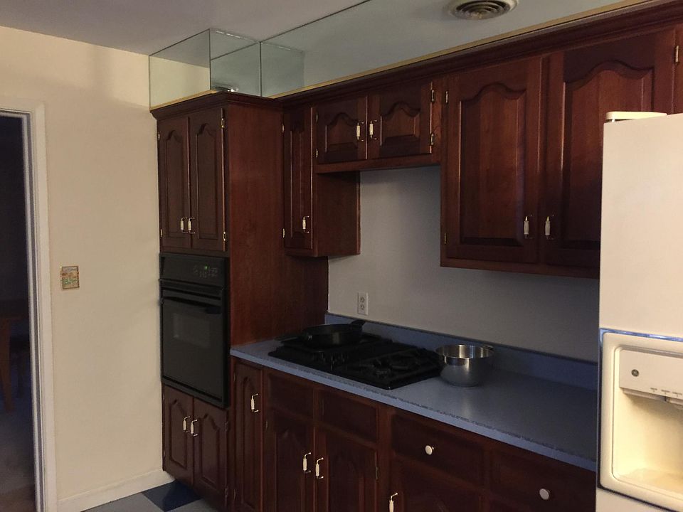 1st image of 912 N Linden St