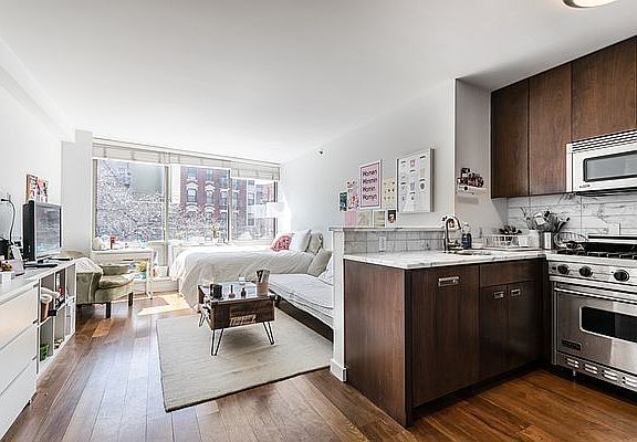 4th image of 310 E Houston St APT 3D