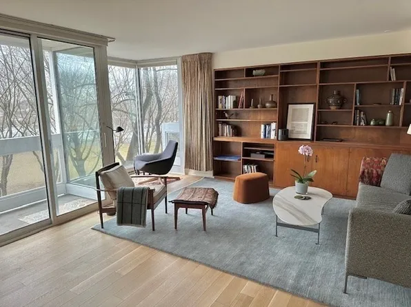 975 Memorial Dr APT 401, Cambridge, MA 02138