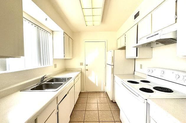 1st image of 1652 W San Juan Trl